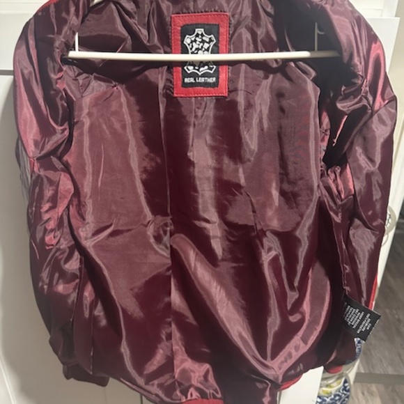 STUNNIING BRAND NEW/NEVER WORN GENUINE RED LEATHER BIKER JACKET SIZE M - Picture 10 of 13